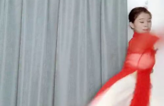 民族红衣小姐姐,小姐姐的民族风情演绎